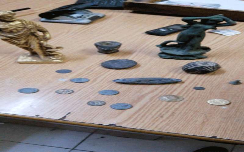 القبض على شخص وبحوزته مجموعة من