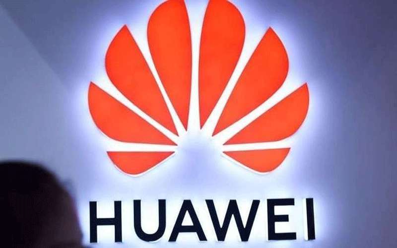 هواوي تعاقب موظفين غردا من هاتف