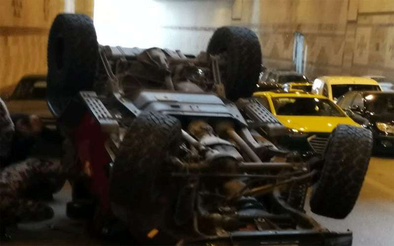 حادث سير بين (3) مركبات يغلق