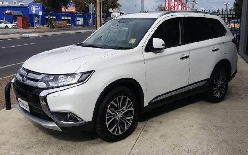 (ميتسوبيشي) تسحب آلاف السيارات