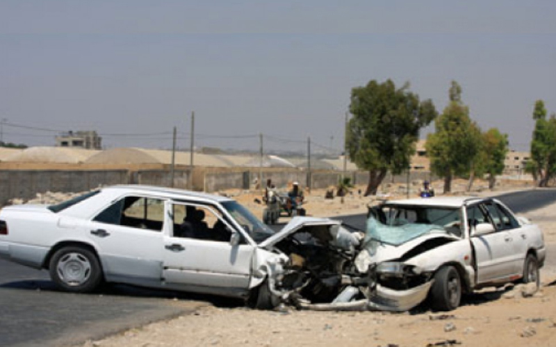 إصابة (3) أشخاص اثر حادث تصادم