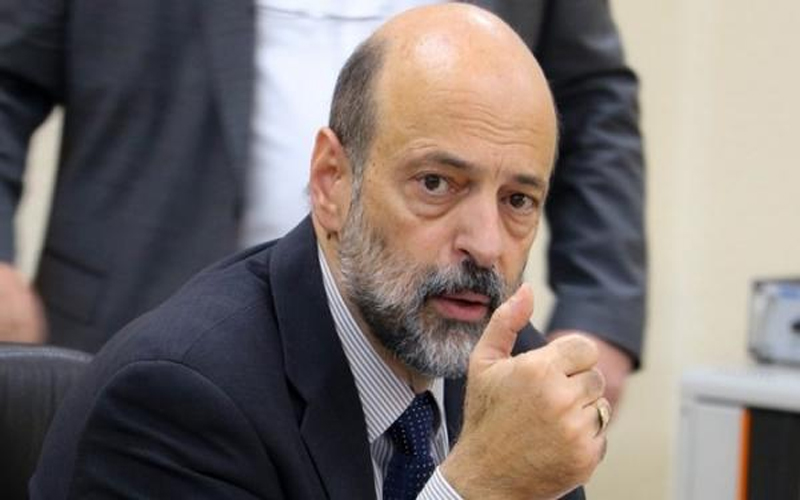 الكشف عن حقيقة امتلاك الرزاز اقامة