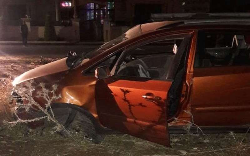 إصابتان في حادث تدهور على طريق