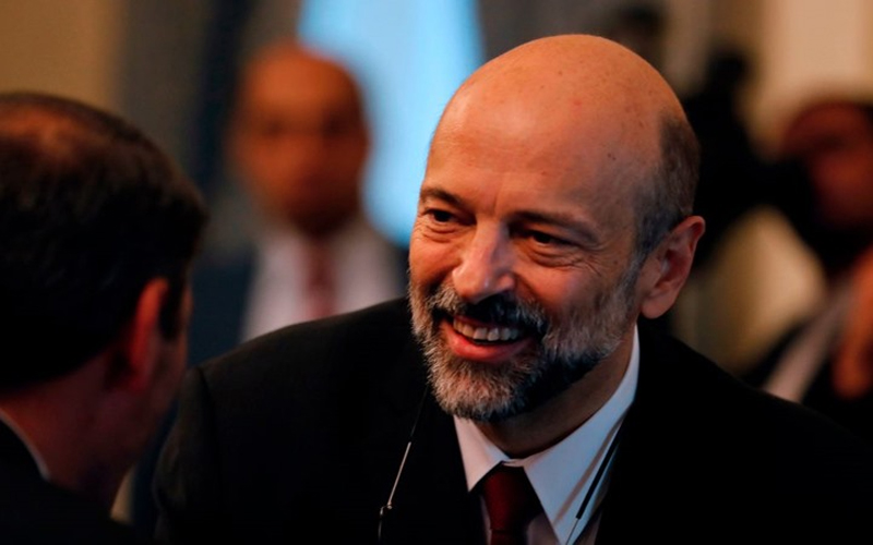 الرزاز يحاول تجنب “الرحيل المبكر” بدون