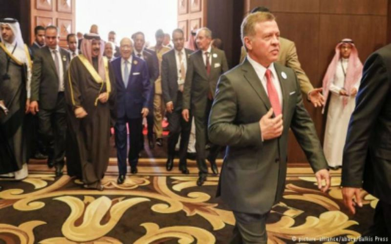 الموفد الرئاسي التونسي يصل عمان لتسليم