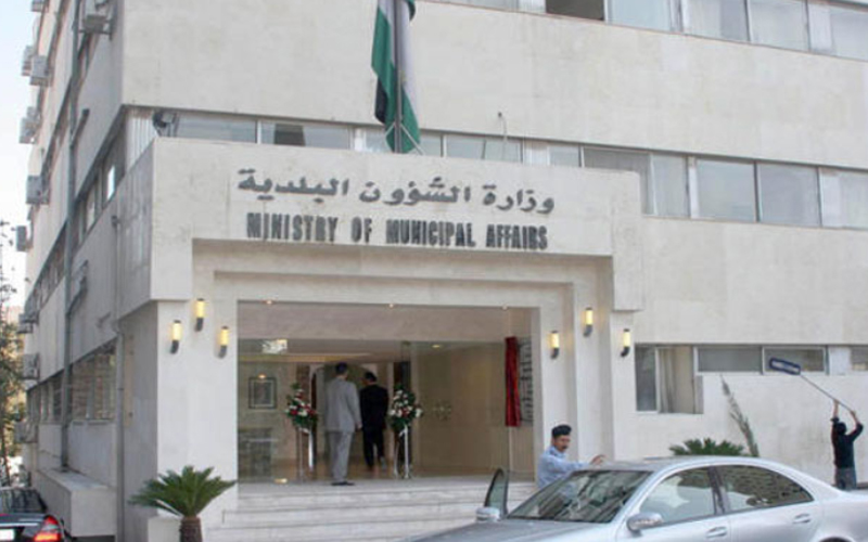استئناف اعتصام موظفي البلديات اليوم
