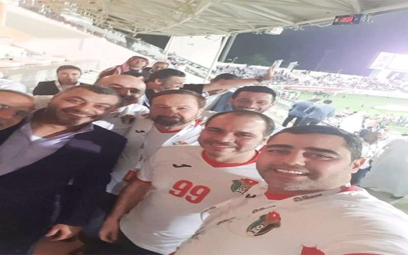 شاهد الامير علي يحتفل بعفوية مع