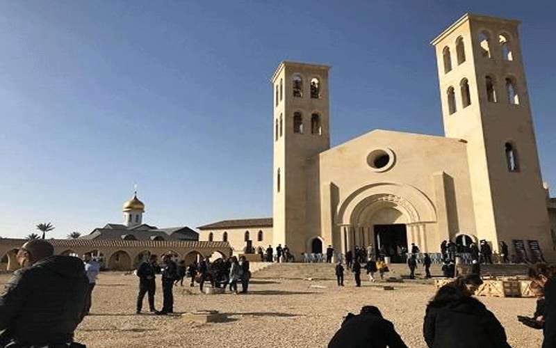 الكاثوليك يحجون للمغطس
