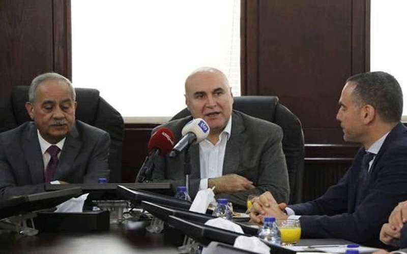 وزير يدعو لخفض ضريبة المبيعات على