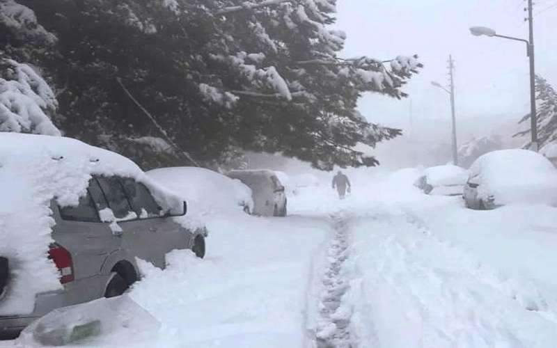جبهة ثلجية سريعة الأربعاء .. وتساقط