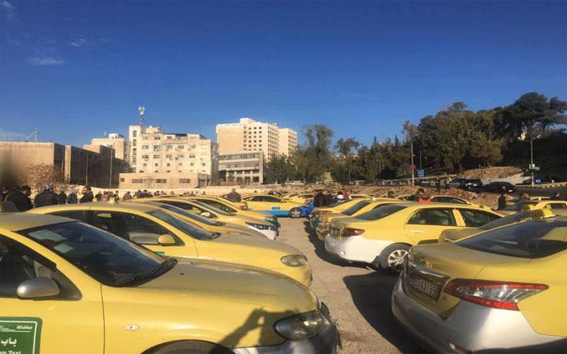 سائقو التكسي ينفذون اعتصاما جديدا امام