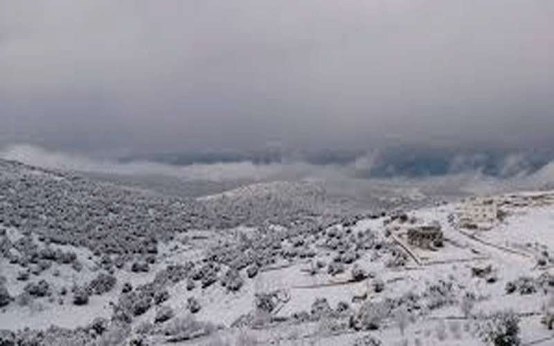 طقس العرب :تراكمات للثلوج فوق مرتفعات