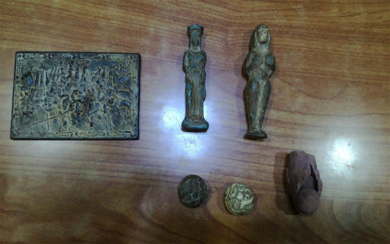 القبض على شخص بحوزته قطع اثرية