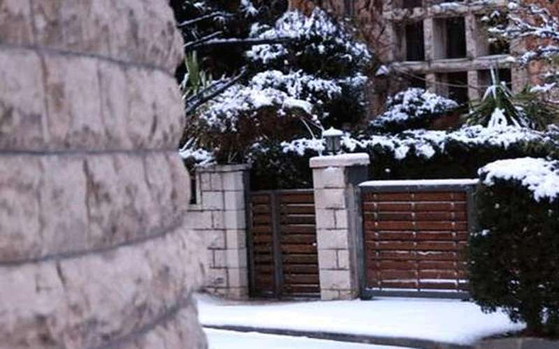 بدء تساقط الثلوج على مناطق بعمان