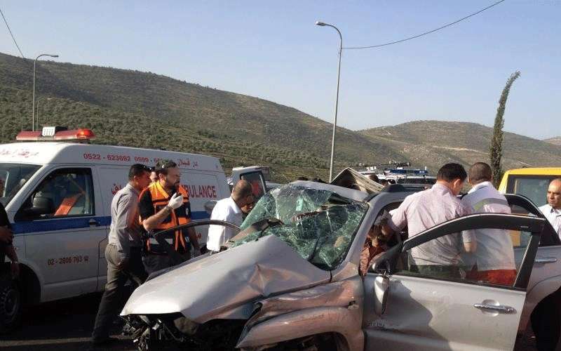 إصابة ثلاثة أشخاص اثر حادث تصادم