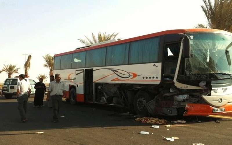 اخلاء حافلة معتمرين من قبل القوات