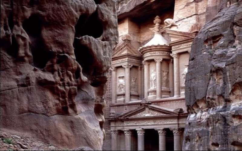 17 طلبا لإقامة فنادق في البترا