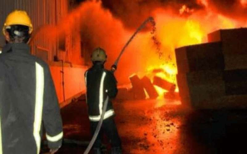إخماد حريق هنجر في الزرقاء