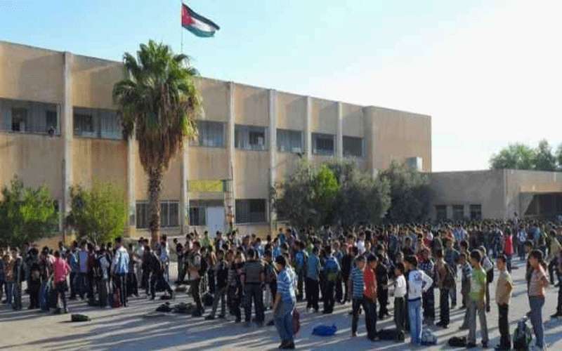 الحكومة تخفض التبرعات المدرسية للطلبة الأردنيين..