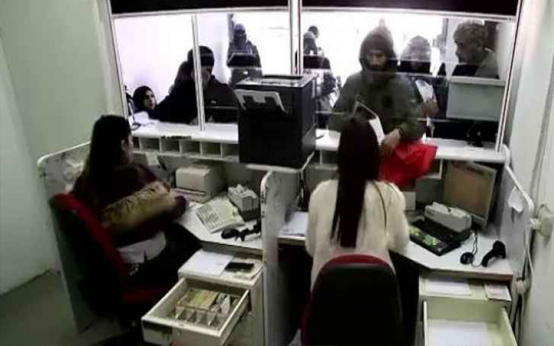 الاحتلال يعتقل أردنيا نفذ عملية سطو