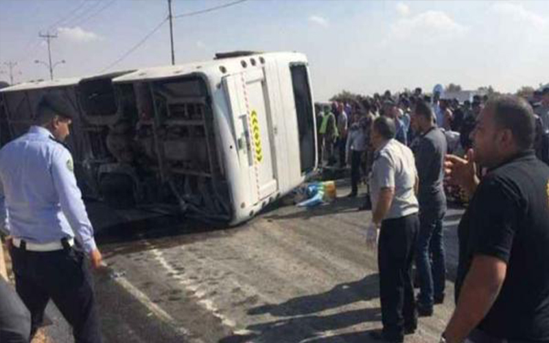 11 إصابة بتدهور حافلة في عمان