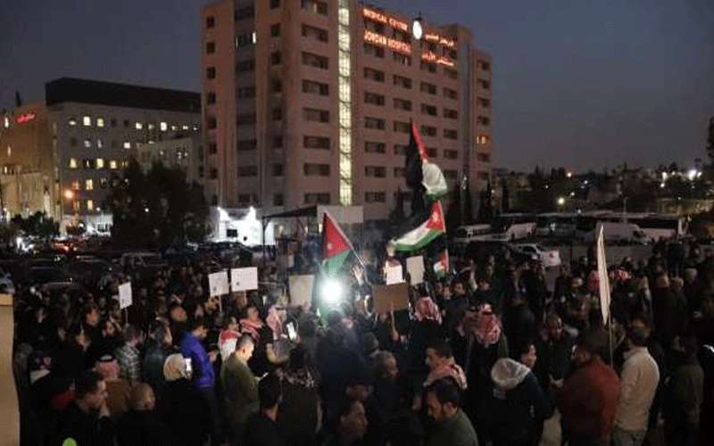 تواصل توافد المشاركين في اعتصام الرابع..