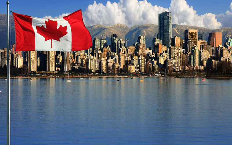 كندا تطلق برنامجا لجذب المهاجرين للعمل