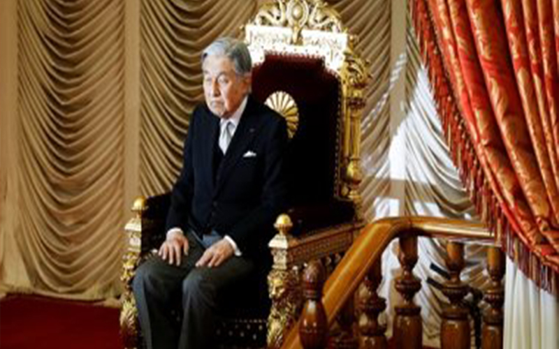 الامبراطور الياباني اكيهيتو يمنح مواطن أردني