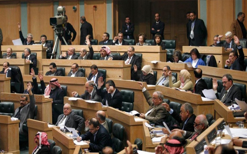 مجلس النواب يصر على بلوغ 16