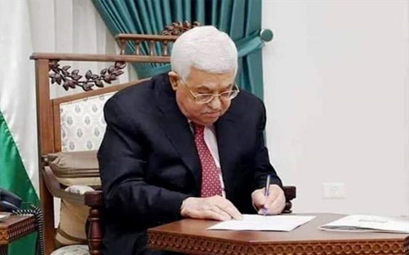 محمود عباس يقبل استقالة الحكومة الفلسطينية