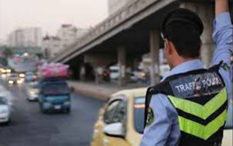 السير تضبط سائقين بعد ارتكابهما لمخالفات