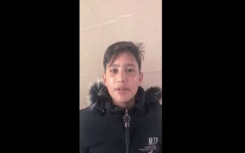 الطفل الذي اعترض موكب الملك في