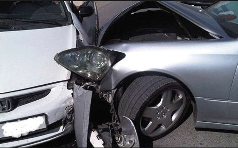 (7) إصابات اثر تصادم مركبتين على