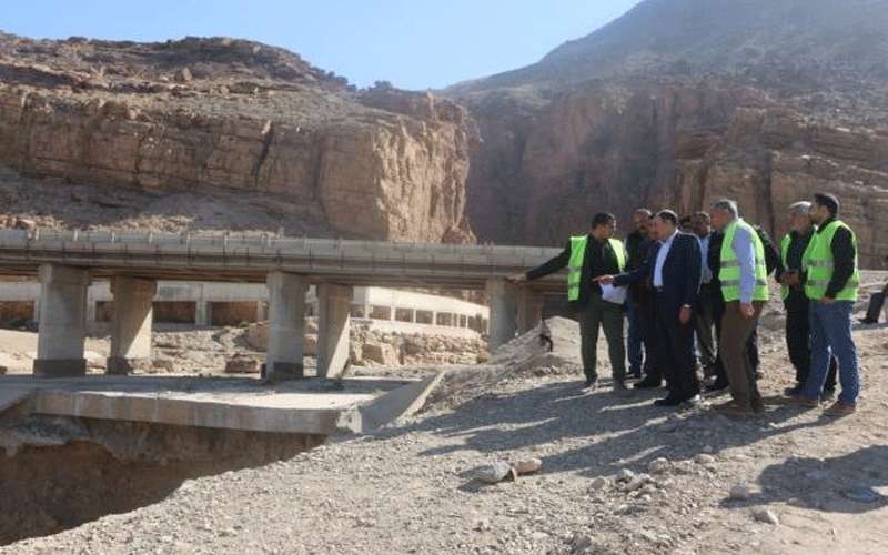 العموش يتفقد اعمال الحماية لجسور البحر