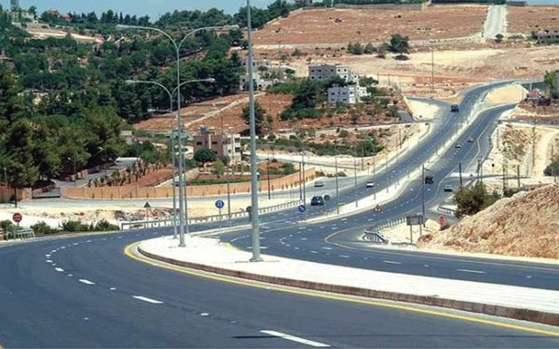 الأشغال: الجدار الاستنادي لطريق السلط قيد