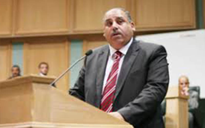 النائب القاضي : الرزاز يستمع لمن