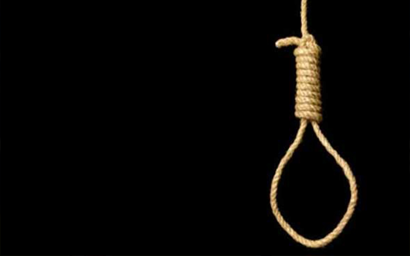 العثور على مواطن مشنوقا داخل منزله