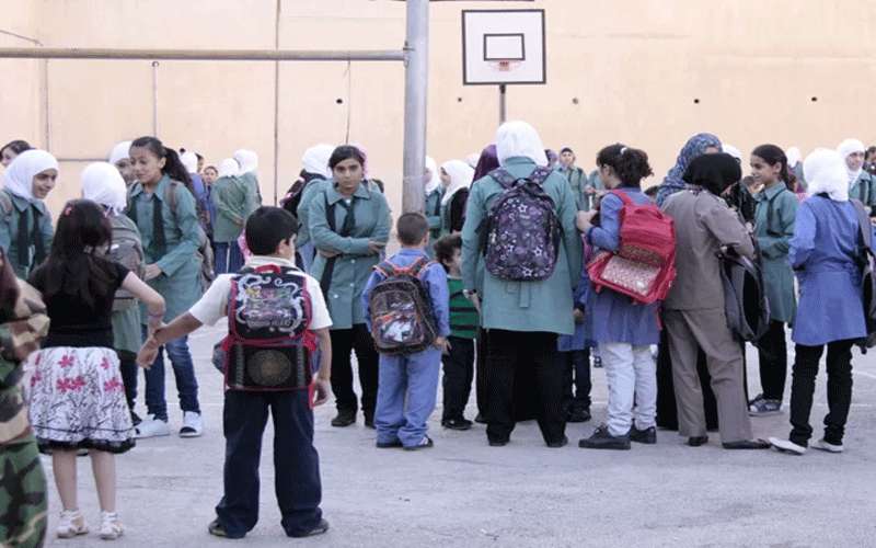 التربية تتكفل بقرطاسية وزي مدرسي بعد