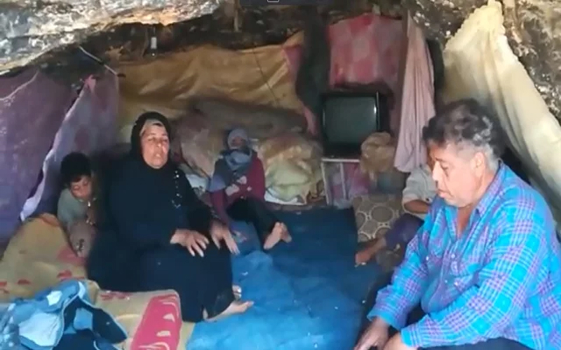 ديرعلا: الموت يتربص بعائلة تقطن مغارة