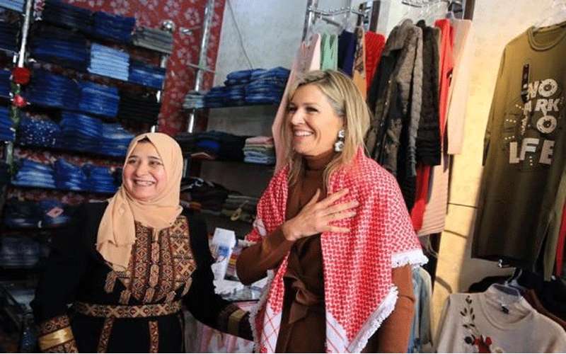 ملكة هولندا تغادر المملكة