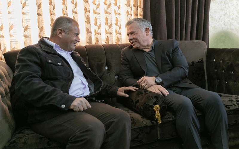 الملك في زيارة مفاجئة للمصاب العسكري