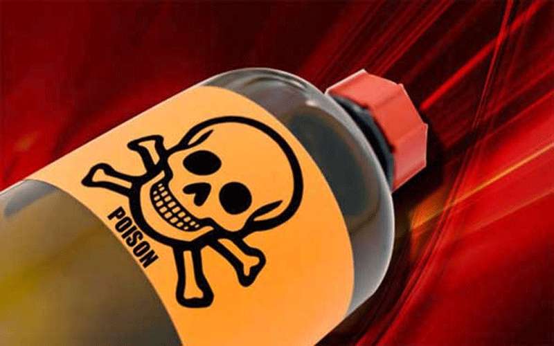 عشريني يحاول الانتحار بتناول مواد تنظيف