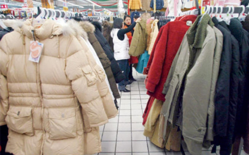 نقيب تجار الالبسة: قطاع الالبسة والاحذية