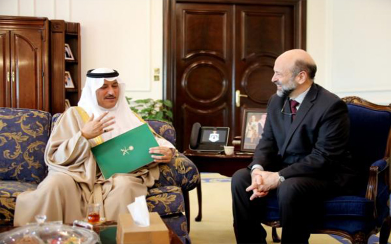 الرزاز والسفير السعودي يبحثان العلاقات بين