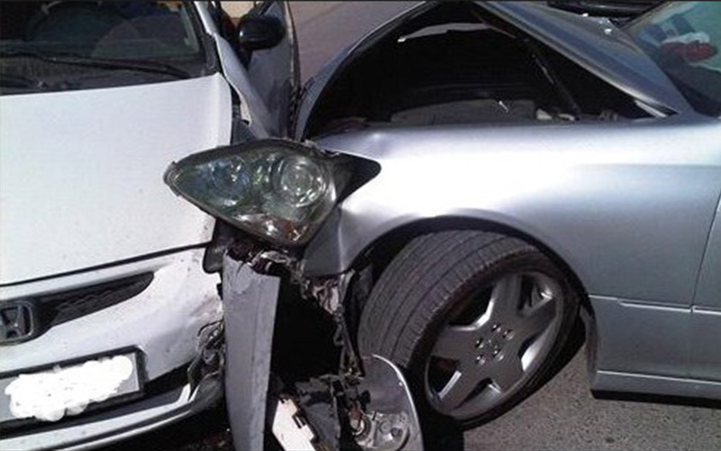 8 إصابات بحادث تصادم في عمان