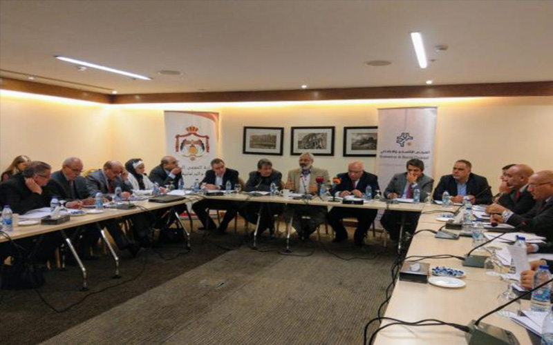 رؤساء مجالس محافظات يناقشون تجربة اللامركزية