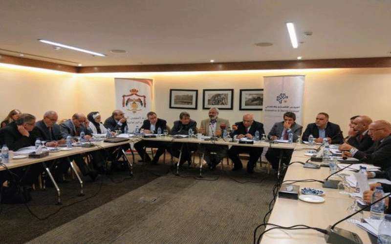 رؤساء مجالس محافظات يناقشون تجربة اللامركزية