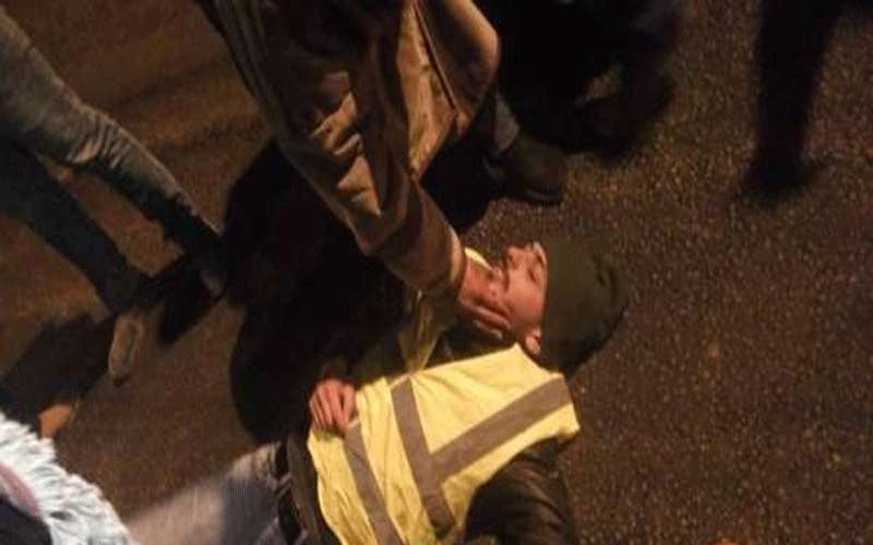 حالة اغماء في مسيرة المتعطلين عن