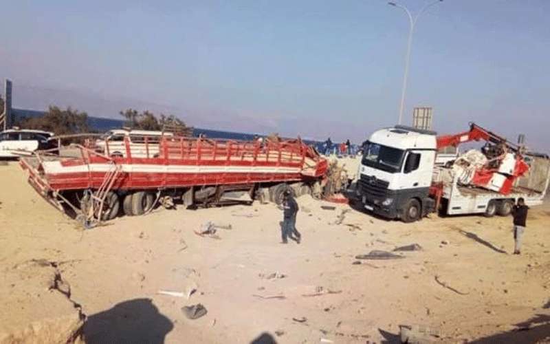 وفاة وإصابة بتدهور شاحنة بالعقبة