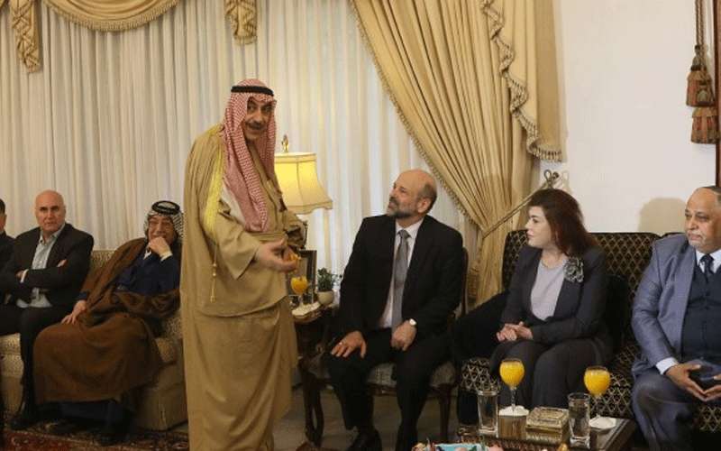 الرزاز يبحث إيجاد مشاريع لتشغيل الأردنيين